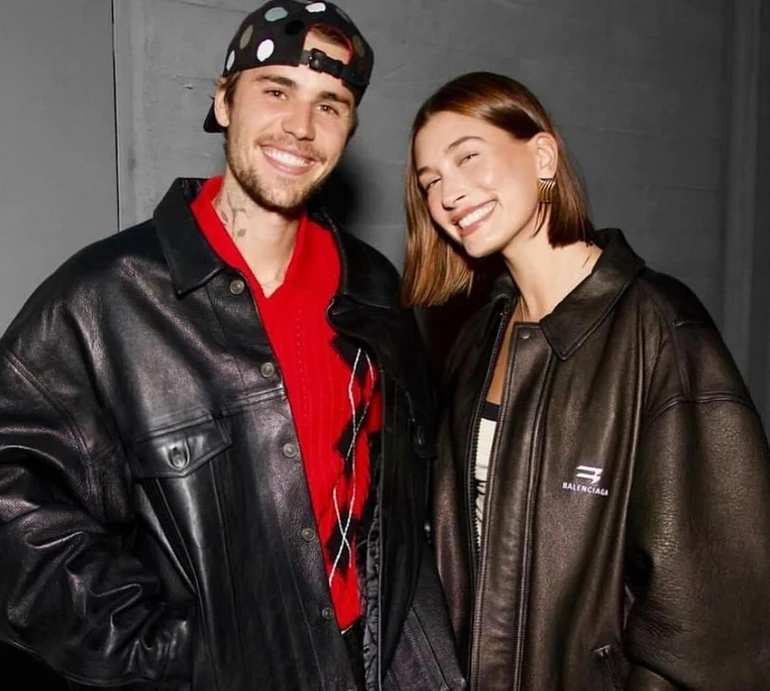 Джастін Бібер показав ніжні поцілунки з дружиною в день її 27-річчя