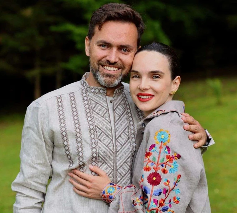 Реальність вдаряє тебе об стіну: Мірошниченки розказали, як минає адаптація прийомної доньки у родині