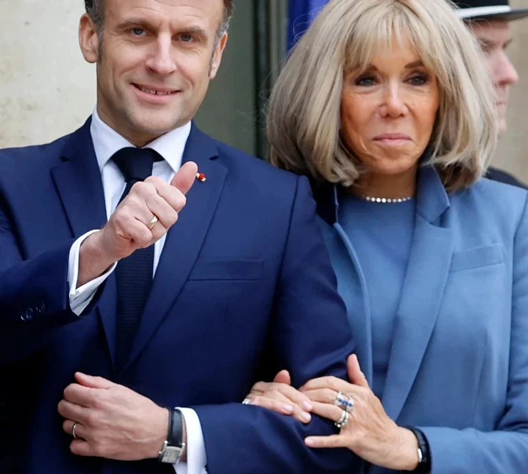 Бріджит Макрон за діджейським пультом зіграла для хворих дітей і потанцювала з ними у Діснейленді. Відео