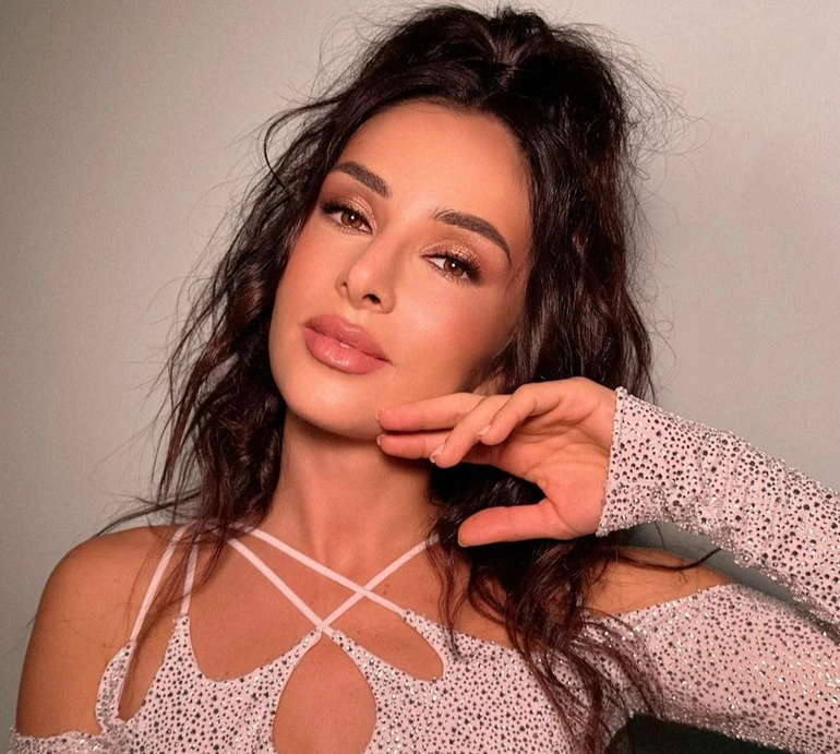 Дієтичні панкейки від Огнєвіч, яєшня від Різатдінової та легендарний салат від Еністон: рецепти корисних сніданків зірок