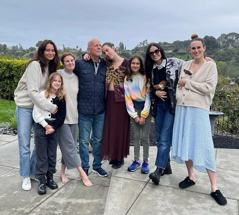 10 дітей у Едді Мерфі, 8 в Алека Болдуїна, та 5 у Брюса Вілліса і Роналду:  найвідоміші багатодітні зірки і їхні правила виховання