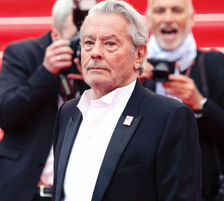 Алену Делону на 5 років заборонили розпоряджатися майном