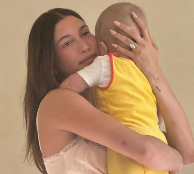 Втілення радості: Хейлі Бібер привітала сина з першим днем народження та показала його у себе на руках