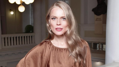 Фреймут у цяткованому купальнику показала розваги з дітьми на відпочинку