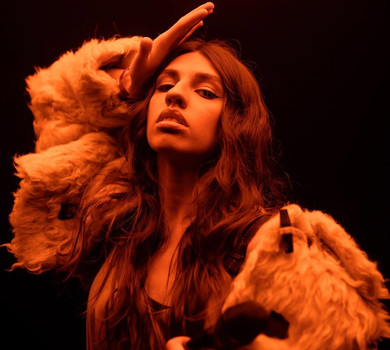 Дитинство на Троєщині, слава у TikTok і страх померти у 27: цікаве про співачку Lely45