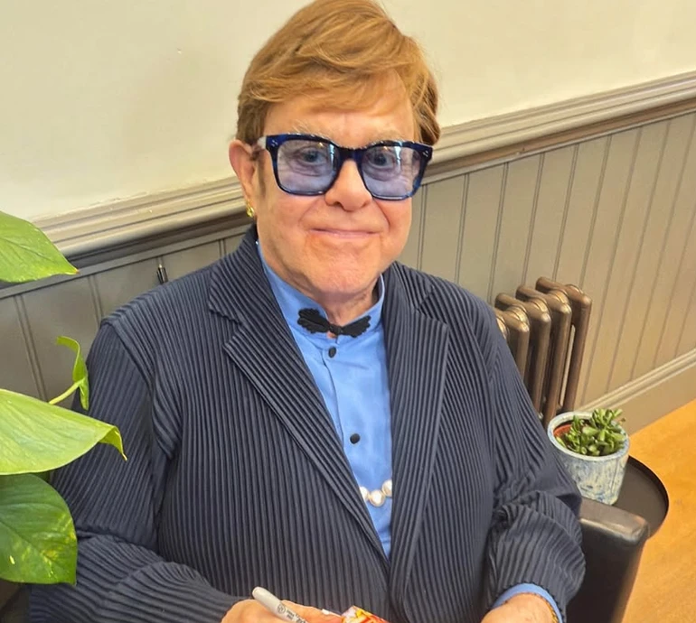 Не можу читати, дивитися телевізор: Елтон Джон розповів про свій стан після інфекції очей