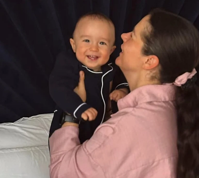 Онуфрійчук у піжамі замилувала ранковими розвагами з синочком. Фото