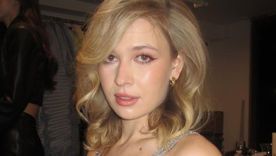 Старша донька Брежнєвої на яскравих селфі посвітила животом з-під картатої сорочки