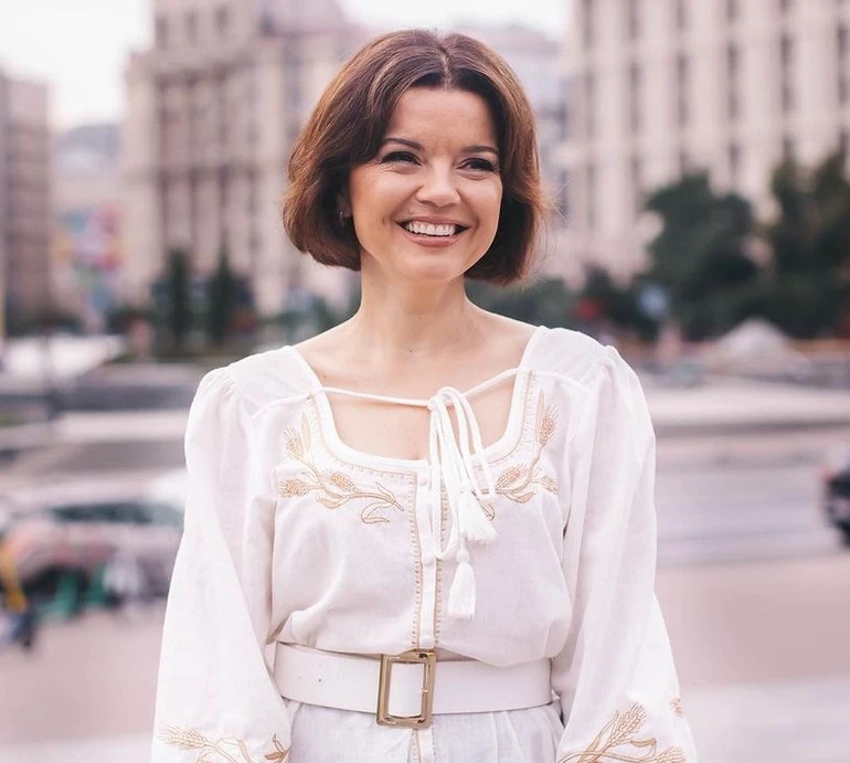 Не збільшувала, не зменшувала, не підтягувала: Падалко назвала єдине, що змінила у своєму обличчі в 47 років і чому вже не народить вчетверте