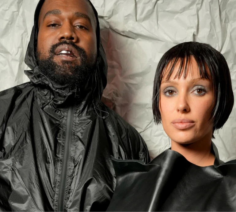 Каньє Вест із дружиною несподівано вигуляли дуже закрите вбрання в Японії. Фото