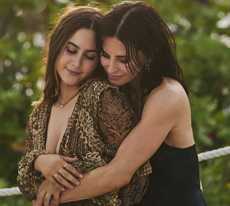 Серце ледве вміщається у грудях: Кортні Кокс з нагоди 21-річчя доньки поділилася зворушливими фото