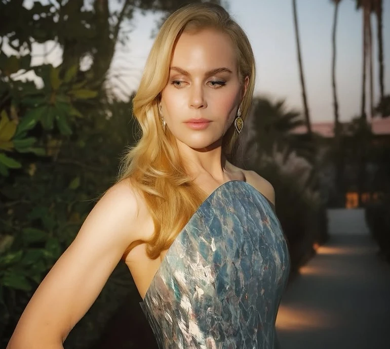 Хочу відчути себе справжньою: Кідман попозувала у спідньому та панчохах й пояснила, чому частенько йде зі світських вечірок