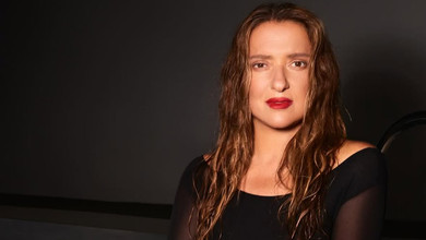 50 відтінків щастя: Могилевська з нагоди ювілею посвітила стрункими ніжками коло басейну