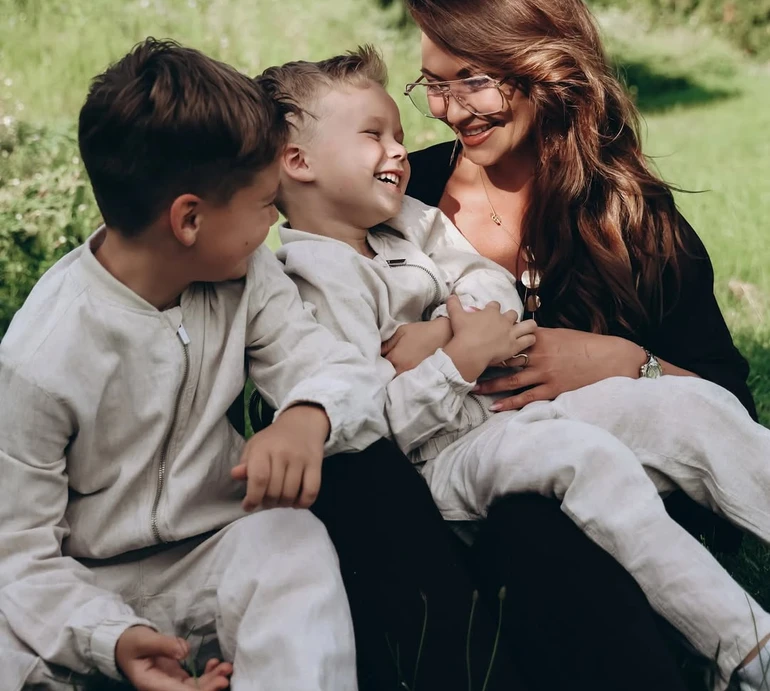 Всі йшли до школи, а я народжувала: Саліванчук показала, як з батьками святкувала 5-річчя сина і перше вересня в один день. Фото