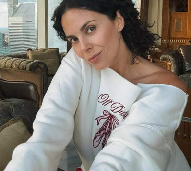 Світшот з шортиками та міні з джинсовкою: Каменських вигуляла яскраві образи в Нью-Йорку. Фото