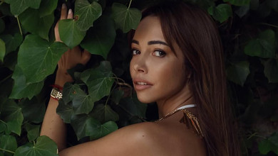 Кухар у бікіні показалася на відпочинку з дітьми. Фото