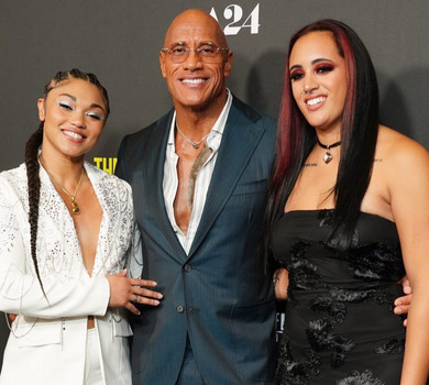 Старша дочка Уейна Джонсона розсекретила свій роман із 26-річною реслеркою