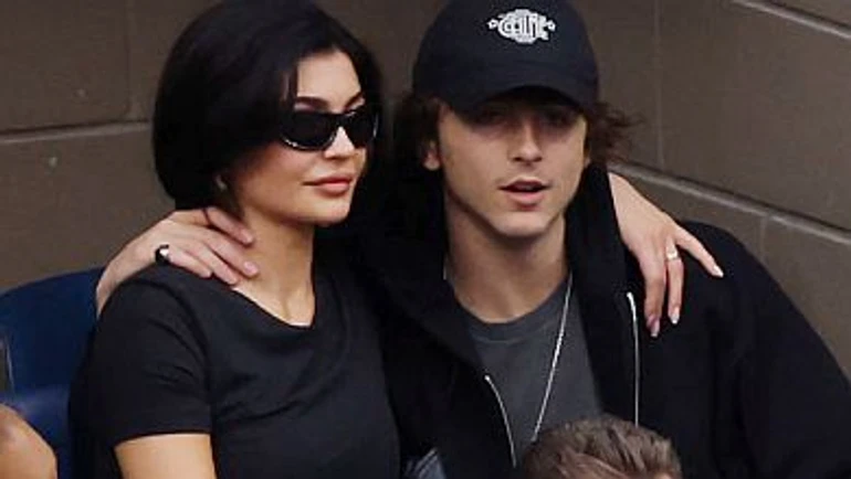 Кайлі Дженнер та Тімоті Шаламе показали ніжні цілунки на тенісному турнірі. ФОТО