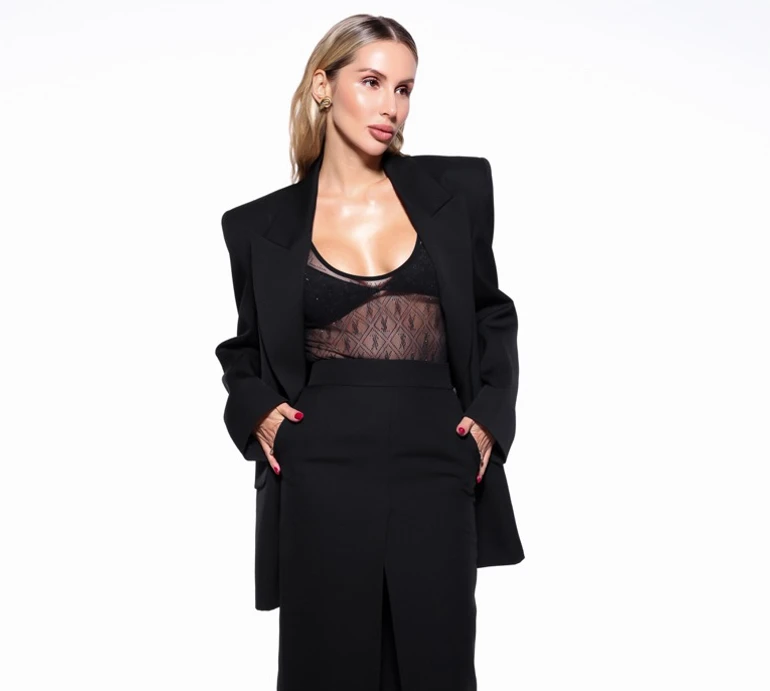 Лобода в драматичному кліпі зіштовхнулася з автівкою. ВІДЕО