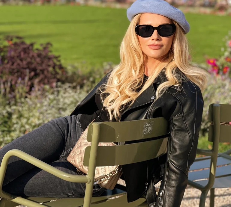 Завжди мріяла побачити: Міша Романова похизувалася романтичною поїздкою до Парижа з коханим