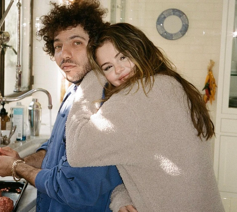 Пощастило бути твоїм: бойфренд Гомес із нагоди її 32-річчя показав їхнє постільне фото