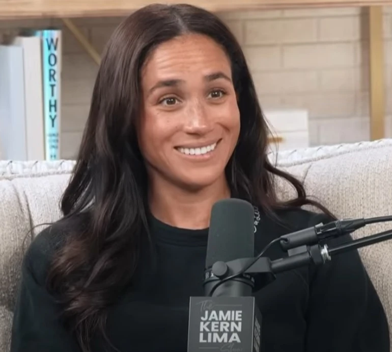 Багато часу витрачаємо на те, щоби щось доводити: Меган Маркл прийшла на подкаст без мейкапу та в спортивках