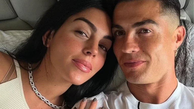 Романтика в стилі люкс: Родрігес похвалилася ногами у спортивному міні та разом із Роналду засвітила прикрас на $1,5 млн