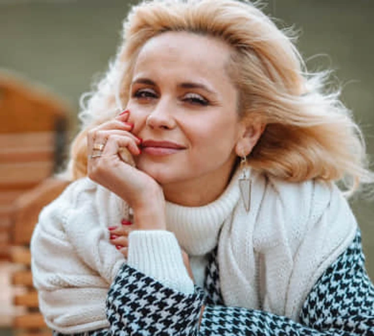 Ребрик здивувала кольором волосся на фото себе 19-річної