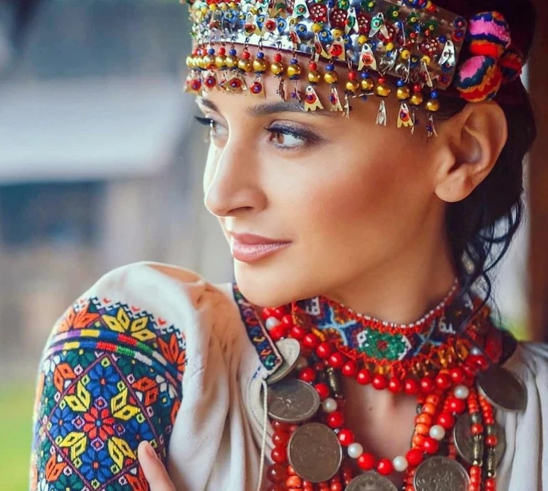 Порвана губа та вибиті зуби: співачка Navka знепритомніла та травмувалася на зйомках мюзиклу. ФОТО