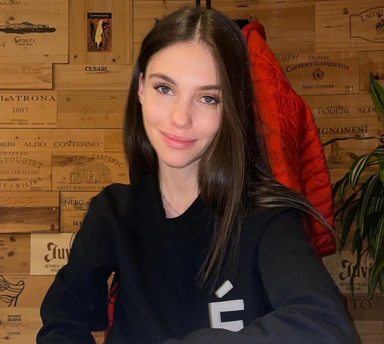 Сенс життя: 23-річна дочка Суркіса замилувала фото з новонародженим сином