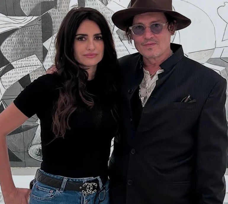 Рідкісна зустріч: Джонні Депп і Пенелопа Крус заселфилися разом в іспанському музеї