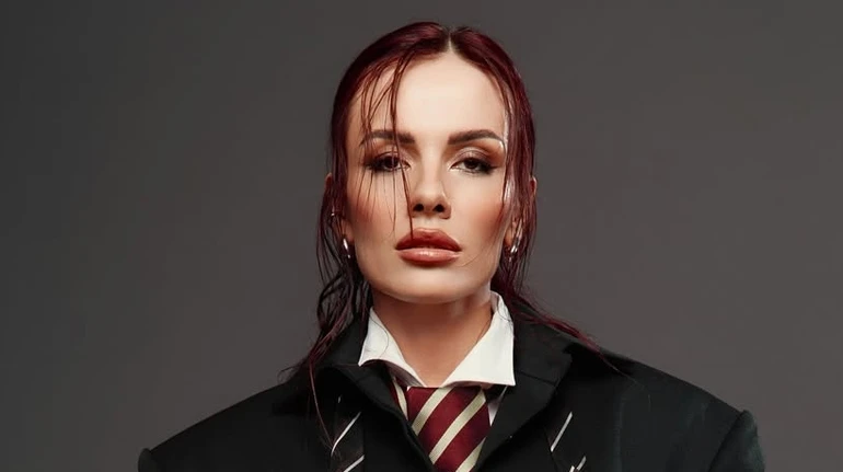 Дуже хочеться додому: MamaRika повідомила, що досі не може вилетіти з Дубаю і змушена перенести концерти