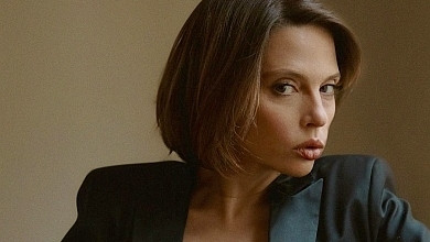 Ірена Карпа чорно-білим ню на балконі (не) попрощалася з літом