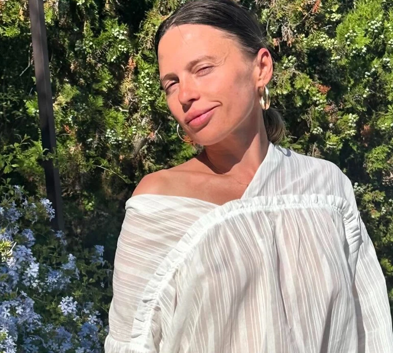 Карпа заселфилася в бікіні, яке не робить з неї дрогобицьку ковбасу