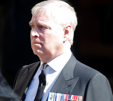 Принц Ендрю відмовився від королівських титулів та почестей: що відомо