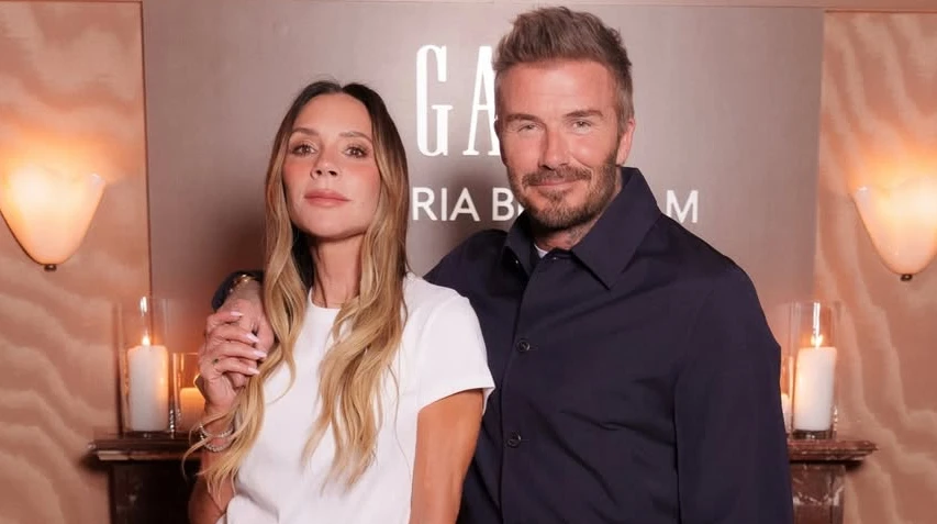 Бекхеми з дочкою, молодшим сином і його дівчиною попозували на модній вечірці для сімейного фото