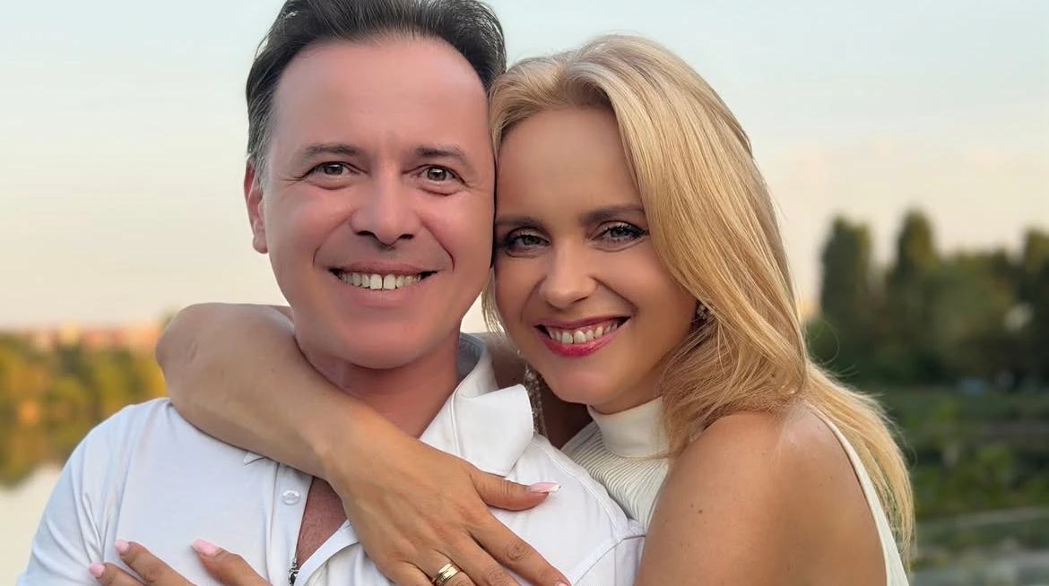 Це LOVE: Ребрик у фактурному міні попозувала з чоловіком для романтичних кадрів