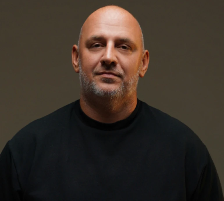 Смертельне поранення замість танців на дискотеці: Потап в новій пісні зачитав про трагічні історії війни і Ренесанс