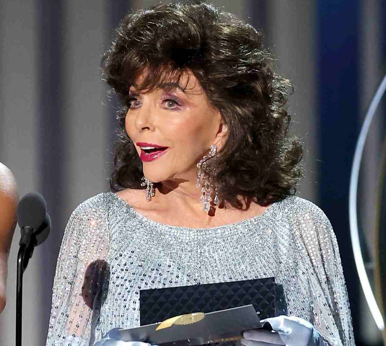 Леді Голлівуд: Джоан Коллінз у вишуканому блакитно-сяючому луці з'явилася на парадному хіднику в супроводі свого п'ятого чоловіка