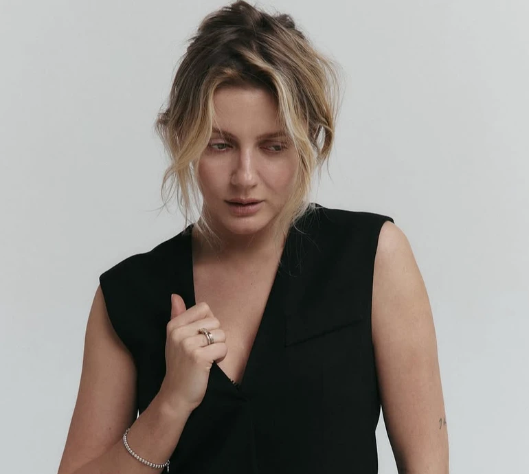 15 вибухів поруч: КOLA в Ізраїлі показалася під час ракетної атаки з боку Ірану та поділилася щирими емоціями