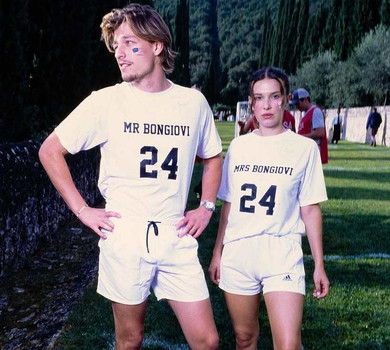 21-річна Міллі Боббі Браун та 23-річний Бон Джові стали прийомними батьками