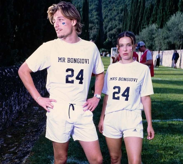 21-річна Міллі Боббі Браун та 23-річний Бон Джові стали прийомними батьками