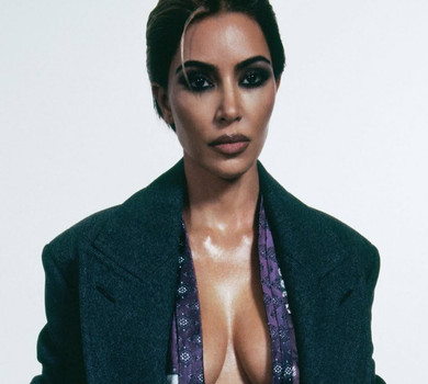 Кардашян з оголеним бюстом та реалістичним бодіартом знялася для пікантних фото