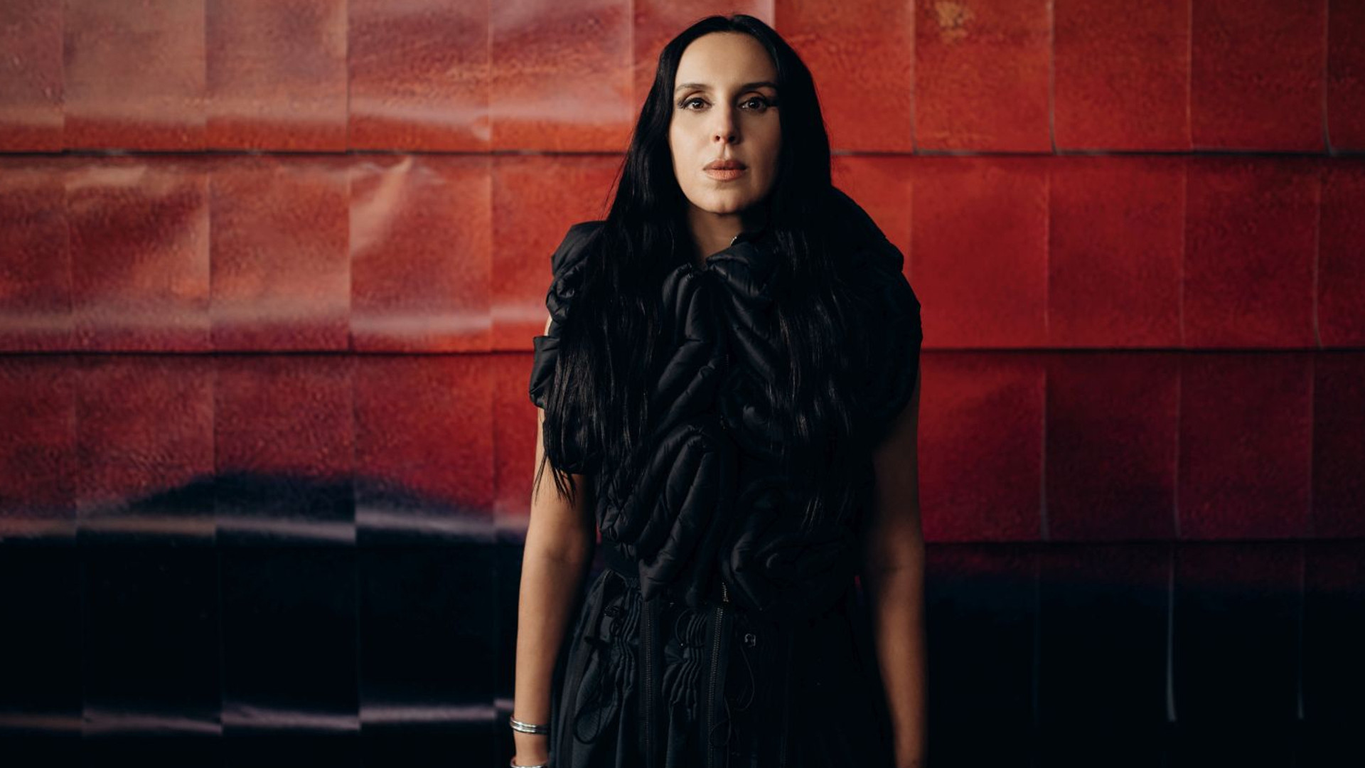 Електронний біт, пост-панк і пластичні танці: Jamala презентувала кліп на "своєрідний гімн самовираження"