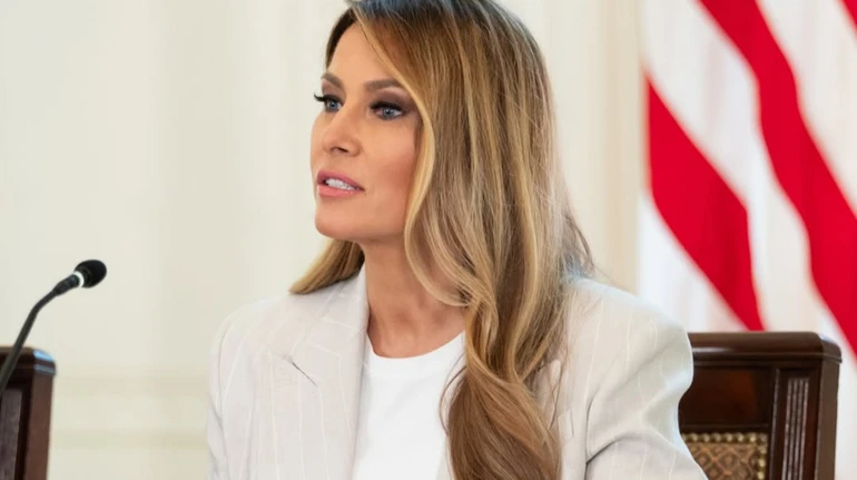 Меланія Трамп з ніг до голови в європейських брендах нарвалася на критику через заяву про лідерство моди США