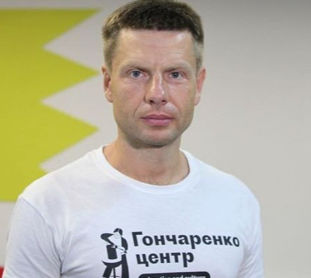 Пишаюся: депутат Гончаренко похвалився сином-студентом європейського вишу. ФОТО