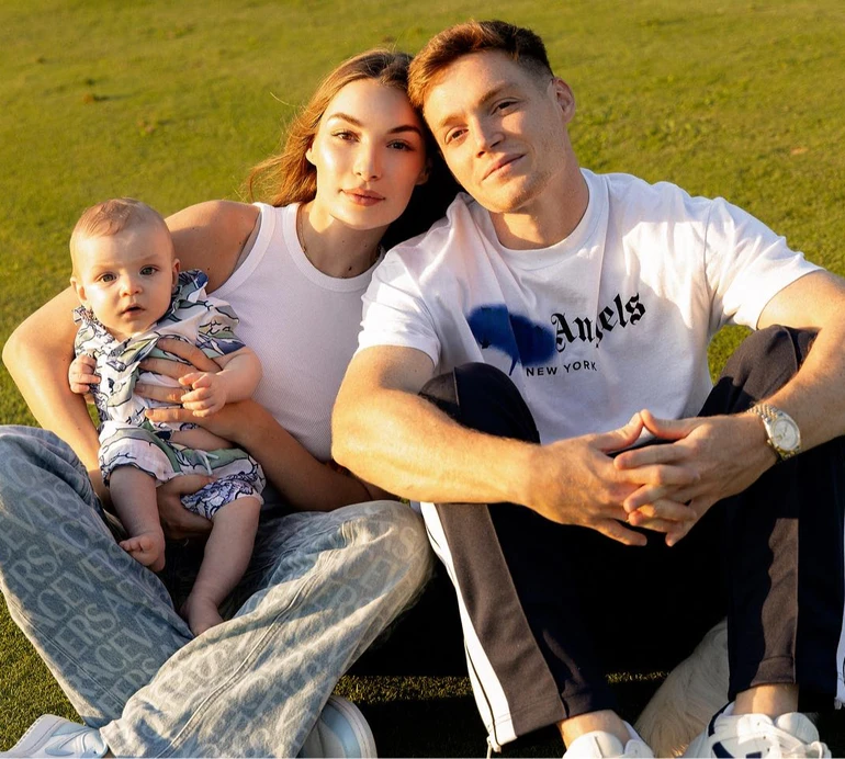 Циганков із дружиною замилували сонячними ФОТО із 5-місячним синочком