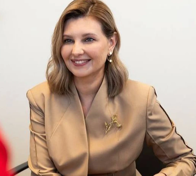 Олена Зеленська в Канаді вигуляла два образи від одного бренду. ФОТО