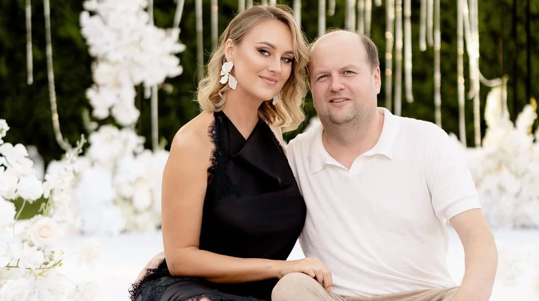 Дякую тобі за нас: дружина Бронюка привітала його з 47-річчям та показала фото з підрослими дітьми