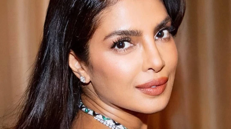 Пріянка Чопра на індійських канікулах засвітила струнку фігуру в купальнику